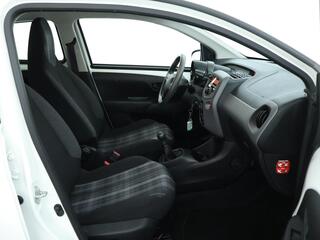 Peugeot 108 10
